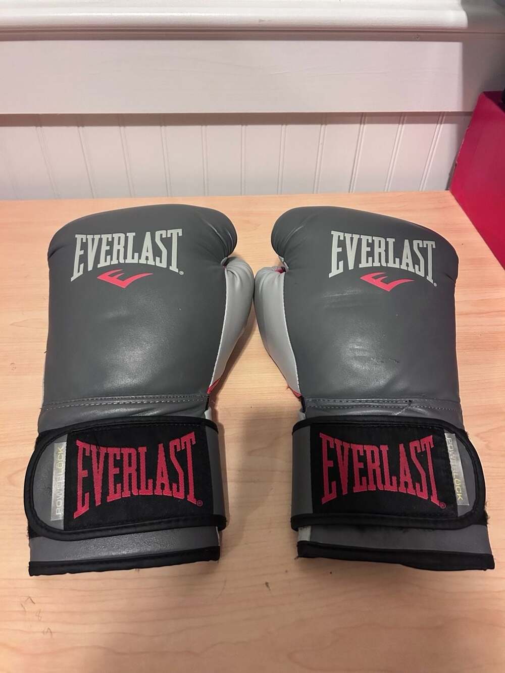 Everlast Powerlock Training Gloves Gray and Pink